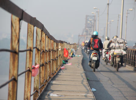 Sông Hồng ngổn ngang rác ngày tiễn ông Táo lên trời